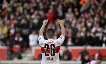 Deniz Undav VfB Stuttgart (26) Goal celebration, thumbs up, towards fans, spectators, from behind,