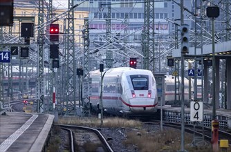 Stuttgart Central Station, track apron and ICE of Deutsche Bahn AG, Stuttgart, Baden-Württemberg,