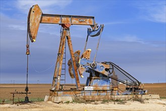 Pumpjack, pump jack operating at an onshore oil well in Texas, United States, USA, North America