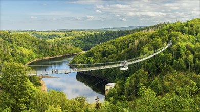 Suspension bridge over Rapoltalsperre, valley Rapoltal, mountain range of Harz, Sachsen-Anhalt,