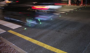 Night shot, pedestrian crossing, zebra crossing, against smartphone junkies, with ground traffic