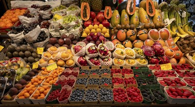 Berries, tropical fruit, grapes, fruit, display, Kleinmarkthalle, covered market hall, Frankfurt am