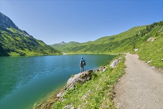 Hikers at Tappenkarsee, mountain lake, RadstÃ¤tter Tauern, Glingspitze, landscape conservation