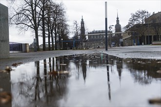 Rainy weather in Dresden's old town. Due to the heavy rainfall, the river levels in Saxony are