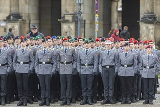 Public roll call of the Army Officers' School on Theatre Square: Bundeswehr honours and bids