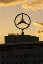 Merdedes star, Daimler, Mercedes-Benz, corporate headquarters, evening atmosphere, after sunset,