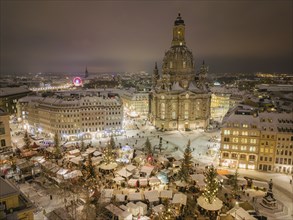 Church of Our Lady at Neumarkt with the historic Christmas market