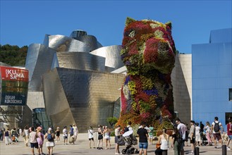 Guggenheim Museum Bilbao, Architect Frank O. Gehry, Sculpture Puppy by Jeff Koons, Bilbao, Basque