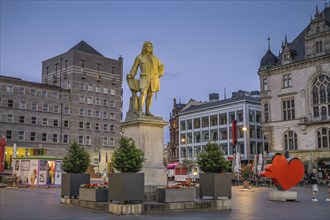 Handel Monument, Market Square, Halle an der Saale, Saxony-Anhalt, Germany, Europe