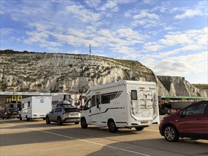 Cars and motorhomes waiting at the ferry terminal, chalk cliffs, Dover, Kent, England, United