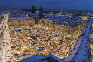 The 588th Dresden Striezelmarkt has reopened after a Corona-related break