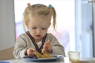 Little girl, 2 years, blonde, eats pancakes, pancake, plate, spoon, eat, Stuttgart,