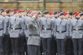 Public roll call of the Army Officers' School on Theatre Square: Bundeswehr honours and bids