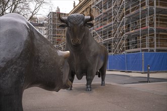 Bull and bear, sculptures by Reinhard Dachlauer, Börsennplatz, stock exchange, construction site,