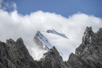 Rocky ridge on the glaciated mountain peak GroÃŸer Möseler, glacier Furtschaglkees, Berliner