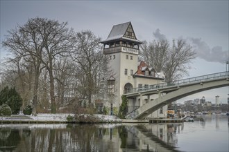 Culture Centre on the Island of Youth, Abteibrücke, Spree, Treptower Park, Treptow,