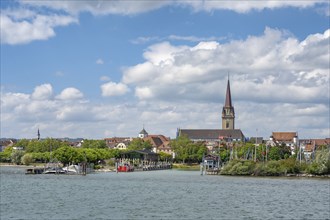 View of the harbour entrance from WÃ¤schbruckhafen and the Radolfzell Minster, Radolfzell on Lake