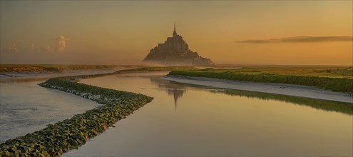 France, Normandy, Le Mont-Saint-Michel at sunrise, Normandy, France, Europe