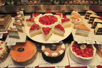 Cakes window display baker confectionery shop, La Mallorquina, Calle Mayor, Madrid, Spain, Europe