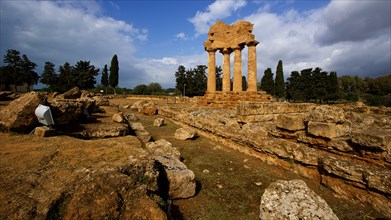 Corner of a temple, columns, chapter, entablature, temple of the Dioscuri, valley of the temples,