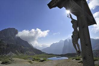 Crucifix near the mountain refuge Dreizinnenhütte, Rifugio Antonio Locatelli at the Drei Zinnen,