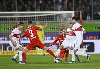 Waldemar Anton VfB Stuttgart (02) v Jan Schöppner 1. FC Heidenheim 1846 FCH (03) Hiroki Ito VfB