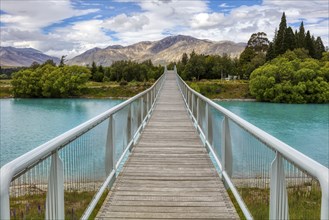 Maclaren-FuÃŸgÃ¤ngerbrücke, Lake Tekapo, Neuseeland