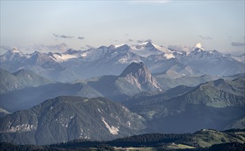 Evening atmosphere, view of GroÃŸvenediger and Venediger group in the Hohe Tauern, in front GroÃŸer