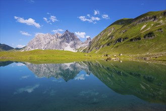 Eissee, Oytal, behind it GroÃŸer Wilder, 2379m, Hochvogel- and Rosszahngruppe, AllgÃ¤u Alps,