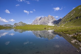 Eissee, Oytal, behind it GroÃŸer Wilder, 2379m, Hochvogel- and Rosszahngruppe, AllgÃ¤u Alps,