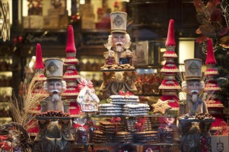 Aacherner Printen arranged and decorated in the shop window, Advent season, Aachen, North