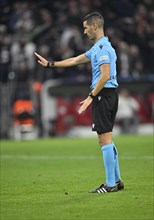 Referee Referee Antonio Emanuel Carvalho Nobre, gesture, gestures, Champions League, Allianz Arena,