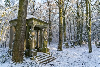 Grave mausoleum with sculptures of woman in the snow, Südwest-Kirchhof, historic cemetery in