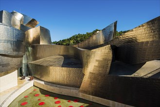 Guggenheim Museum Bilbao, architect Frank O. Gehry, Bilbao, Basque Country, Spain, Europe