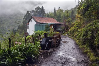 Snack Bar Flor da Selva on the PR11 Vereda dos BalcÃµes hiking trail through laurel forest to the