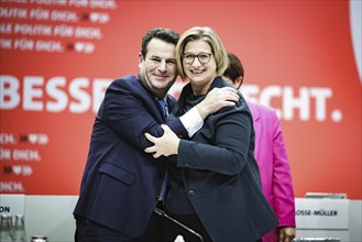 (L-R) Hubertus Heil, Bundesminister fuer Arbeit und Soziales, und Anke Rehlinger, MdB, SPD,