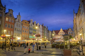 Tourists, patrician houses, Long Market, Old Town, Gdansk, Pomeranian Voivodeship, Poland, Europe