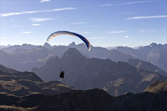 Paragliders on the Nebelhorn, behind mountains of the AllgÃ¤u Alps, Oberstdorf, OberallgÃ¤u,