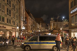 Police protection for the Christkindlesmarkt, Nuremberg, Middle Franconia, Bavaria, Germany, Europe