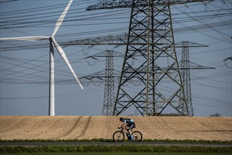 Part of a line route, 380 KV extra-high-voltage line, wind turbine, near Hüchelhoven, district town