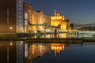 The inner harbour, in Duisburg, building Küppersmühle, and Werhahn-Mühle on the right, North