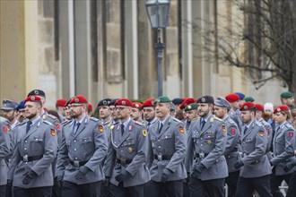 Public roll call of the Army Officers' School on Theatre Square: Bundeswehr honours and bids