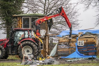 2nd day of the clearing of the hamlet Lützerath, by the police, of tree houses and huts, of climate