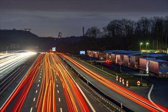 Evening traffic on the A2 motorway at the Recklinghausen junction heading west, in the background