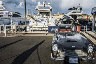 Luxury yachts and vintage cars in the harbour, Aston Martin, St. Tropez, Département Var, Cote