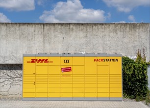 DHL Packstation, pick up and drop off DHL parcels