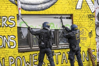 2nd day of the eviction of the Lützerath hamlet, occupied buildings of the former farm, by climate