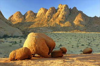 The Spitzkoppe in the evening sun, Spitzkoppe, Namibia, Africa