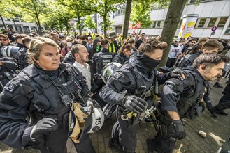 Riots in the run-up to the AFD party conference in Essen, demonstrators try to prevent AFD