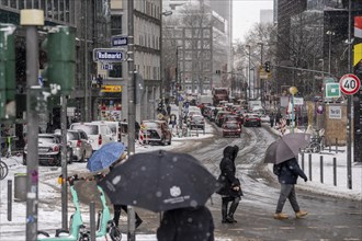 Winter in the city, GroÃŸe GallusstraÃŸe, Frankfurt, Hesse, Germany, Europe